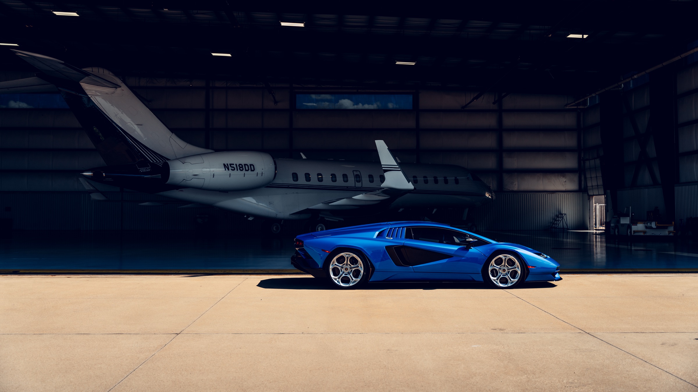 Lamborghini Countach LPI 800-4 in Blu Uranus